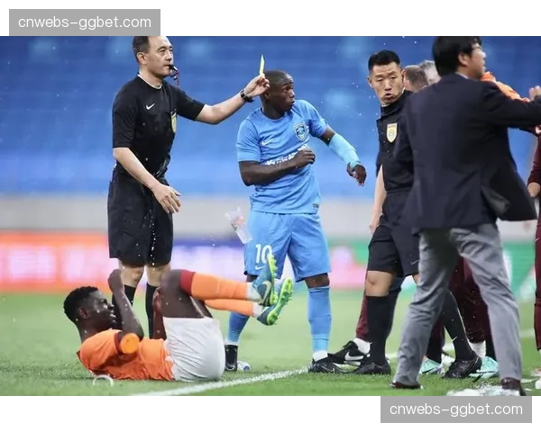 马赛检察院受理一起案件，球迷因不满球队保守战术向球场内投掷杂物