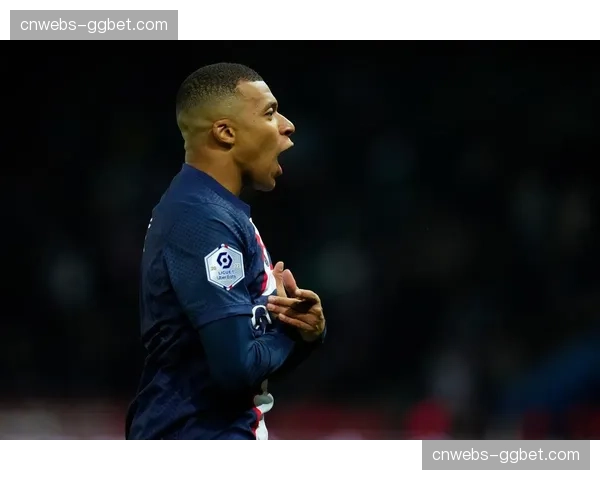 消息：法国文化部介入，就保护法甲免费公共转播场次与职业足球联盟进行磋商